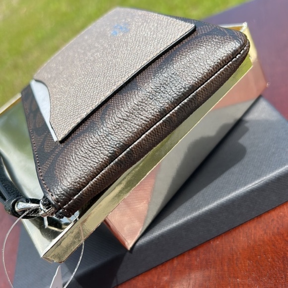 NWT Authentic Coach zip wristlet with Coach gift box - Picture 8 of 11